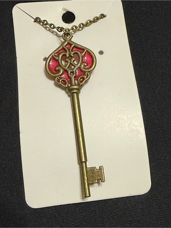Jewelry - Antique-Style Key Pendant Necklace